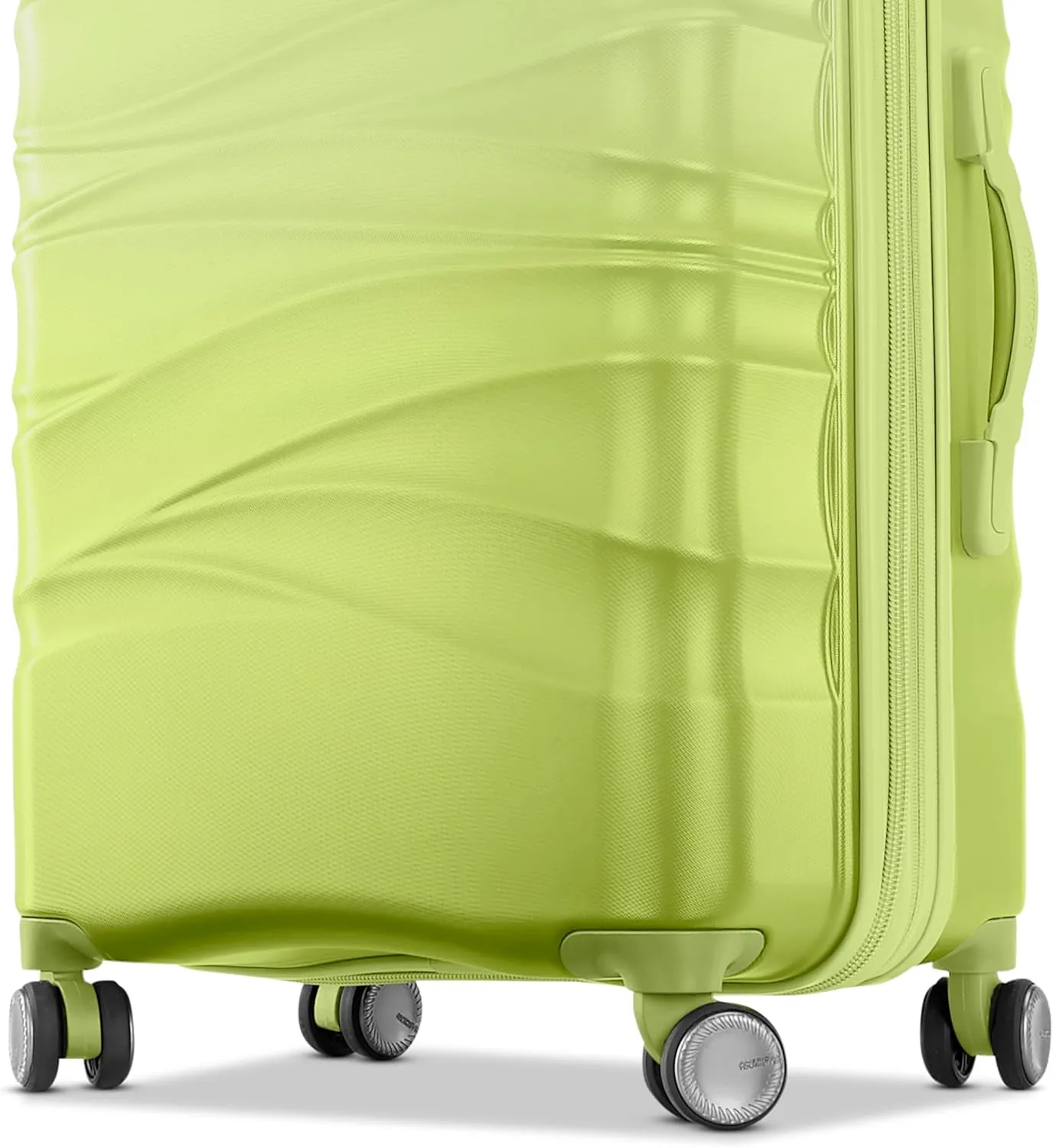 American Tourister Cascade 24-inch Spinner, Frozen Matcha