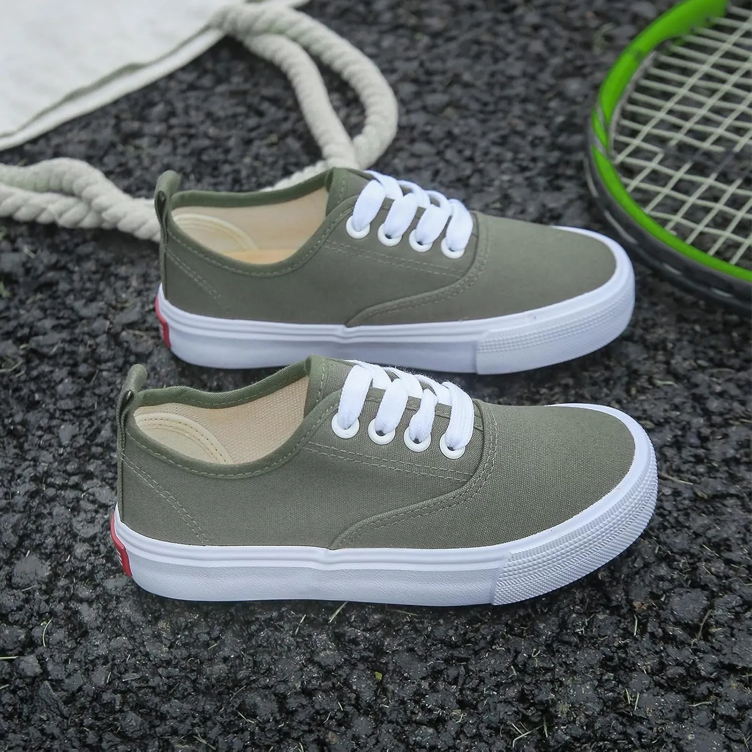 Boys and Girls Low Top Sports Shoes Lace up Canvas Children's Shoes Comfortable and Lightweight Skateboarding Shoes