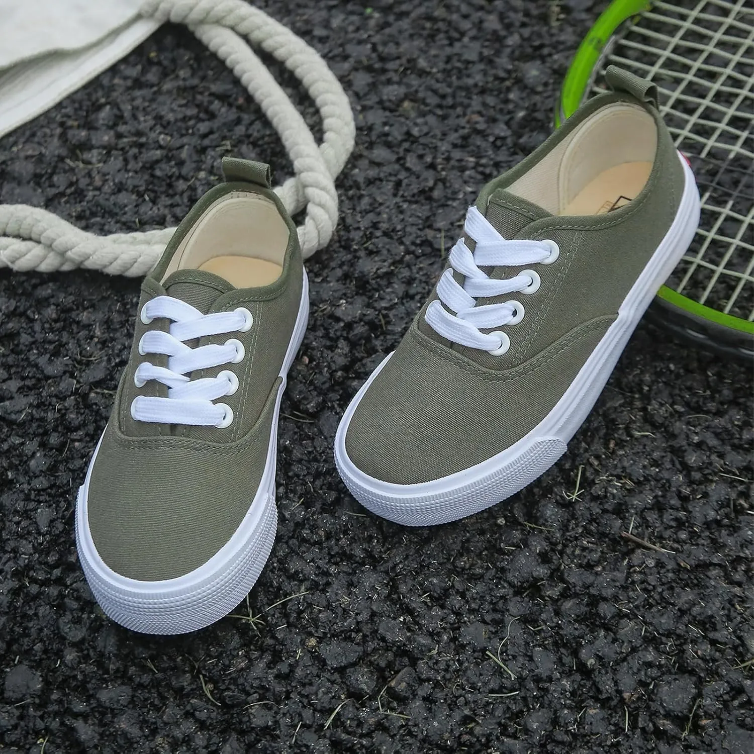 Boys and Girls Low Top Sports Shoes Lace up Canvas Children's Shoes Comfortable and Lightweight Skateboarding Shoes