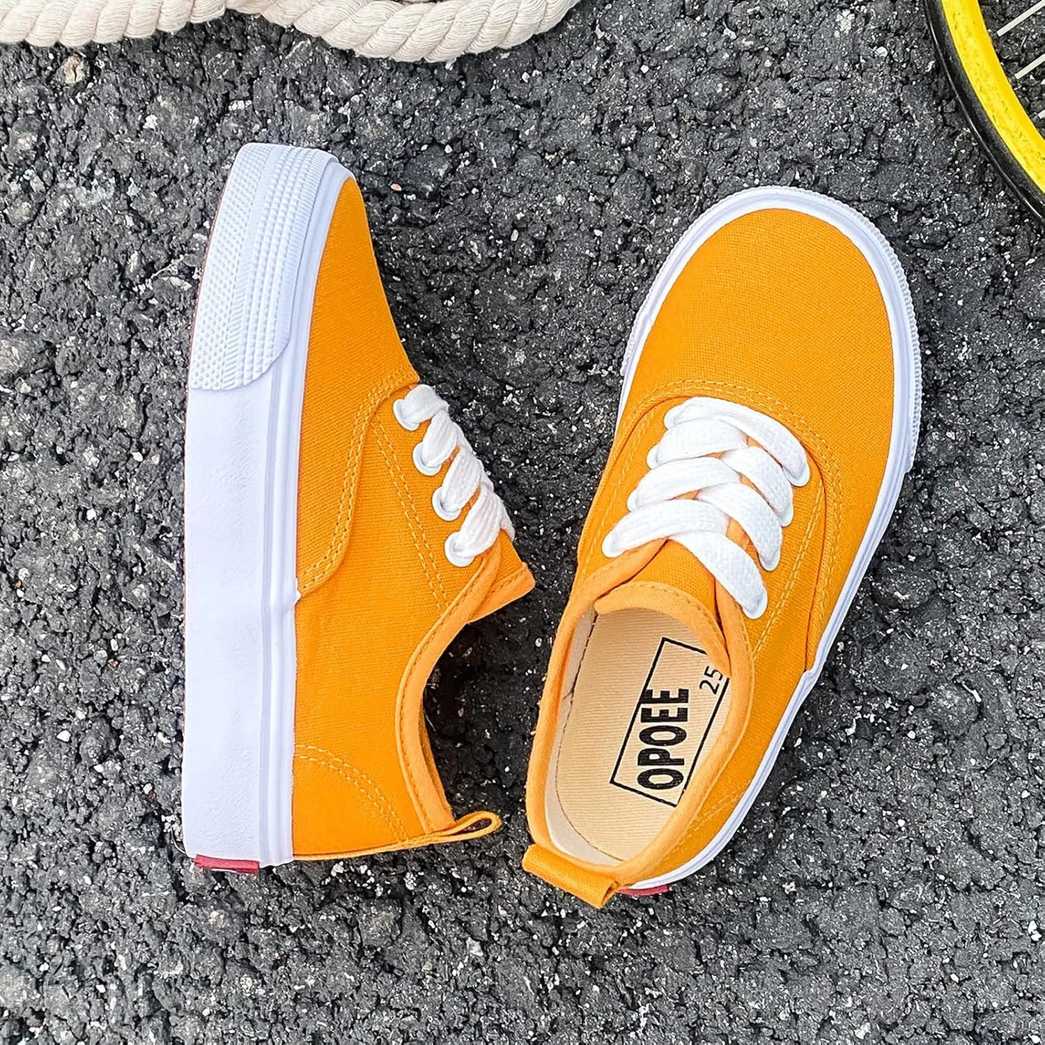 Boys and Girls Low Top Sports Shoes Lace up Canvas Children's Shoes Comfortable and Lightweight Skateboarding Shoes