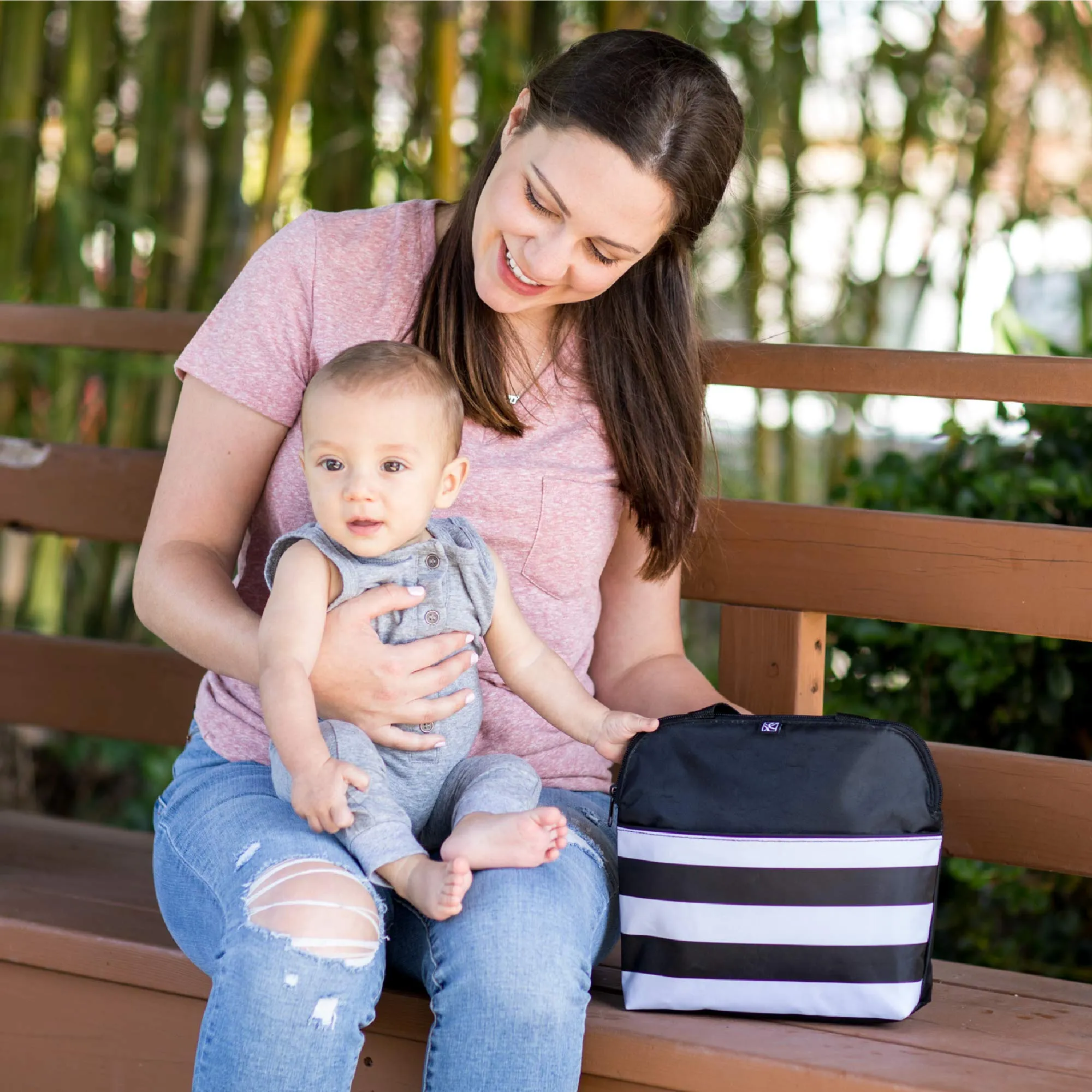 J.L Childress MaxiCOOL 4 Bottle Breastmilk Cooler, Baby Bottle and Baby Food Bag, Insulated and Leak Proof, Ice Pack Included