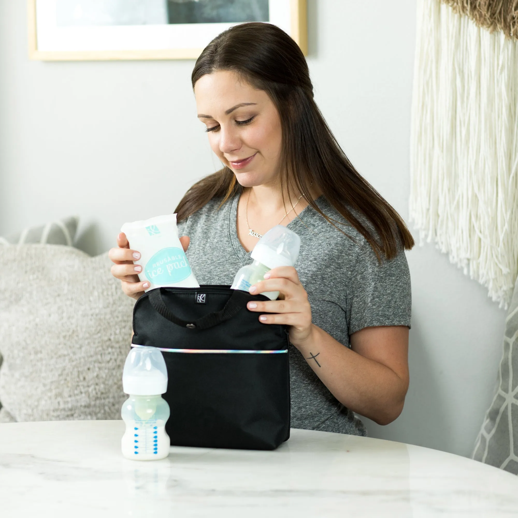 J.L Childress MaxiCOOL 4 Bottle Breastmilk Cooler, Baby Bottle and Baby Food Bag, Insulated and Leak Proof, Ice Pack Included
