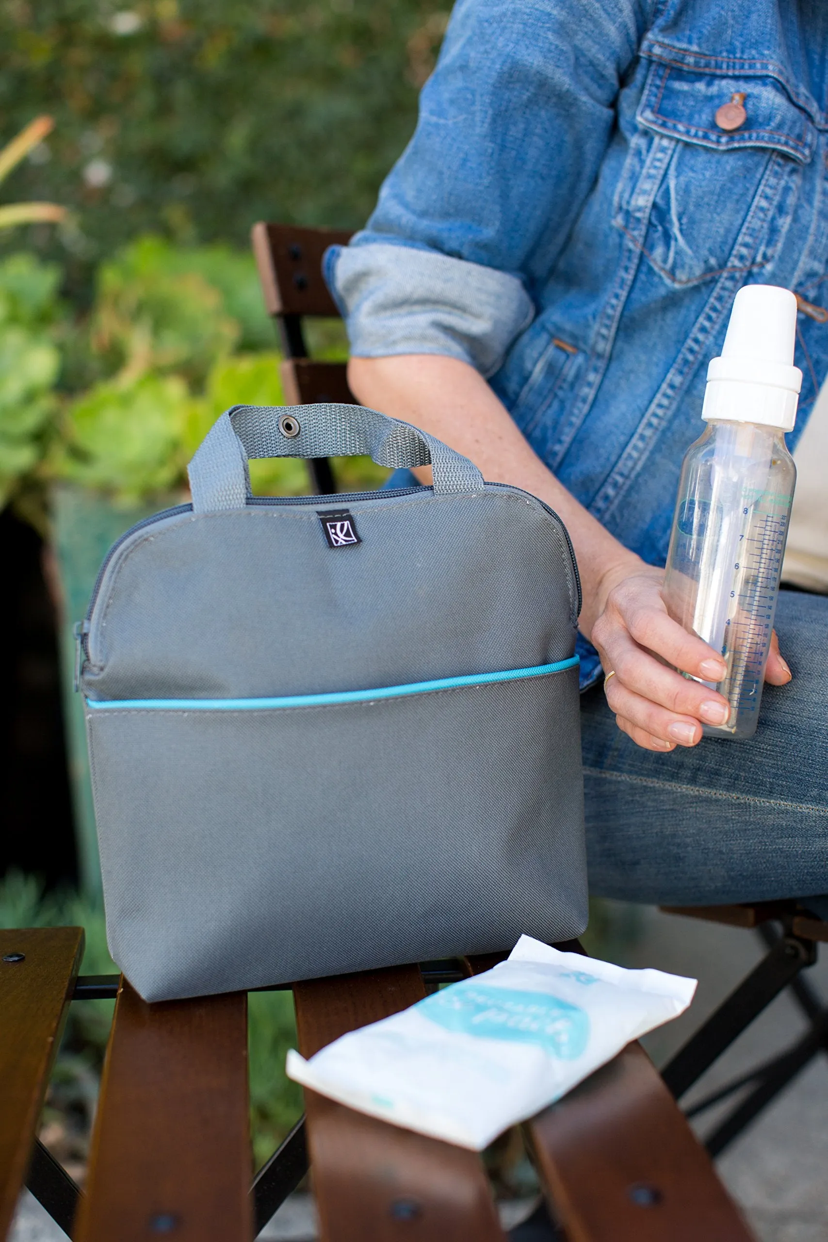 J.L Childress MaxiCOOL 4 Bottle Breastmilk Cooler, Baby Bottle and Baby Food Bag, Insulated and Leak Proof, Ice Pack Included