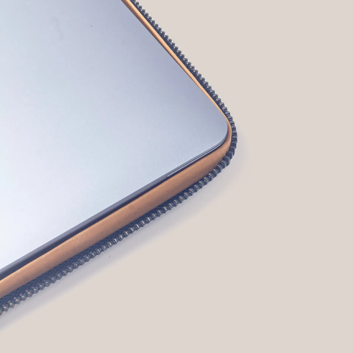 MacBook Pro 13 Zippered Laptop Case - Felt and Tan Crunch