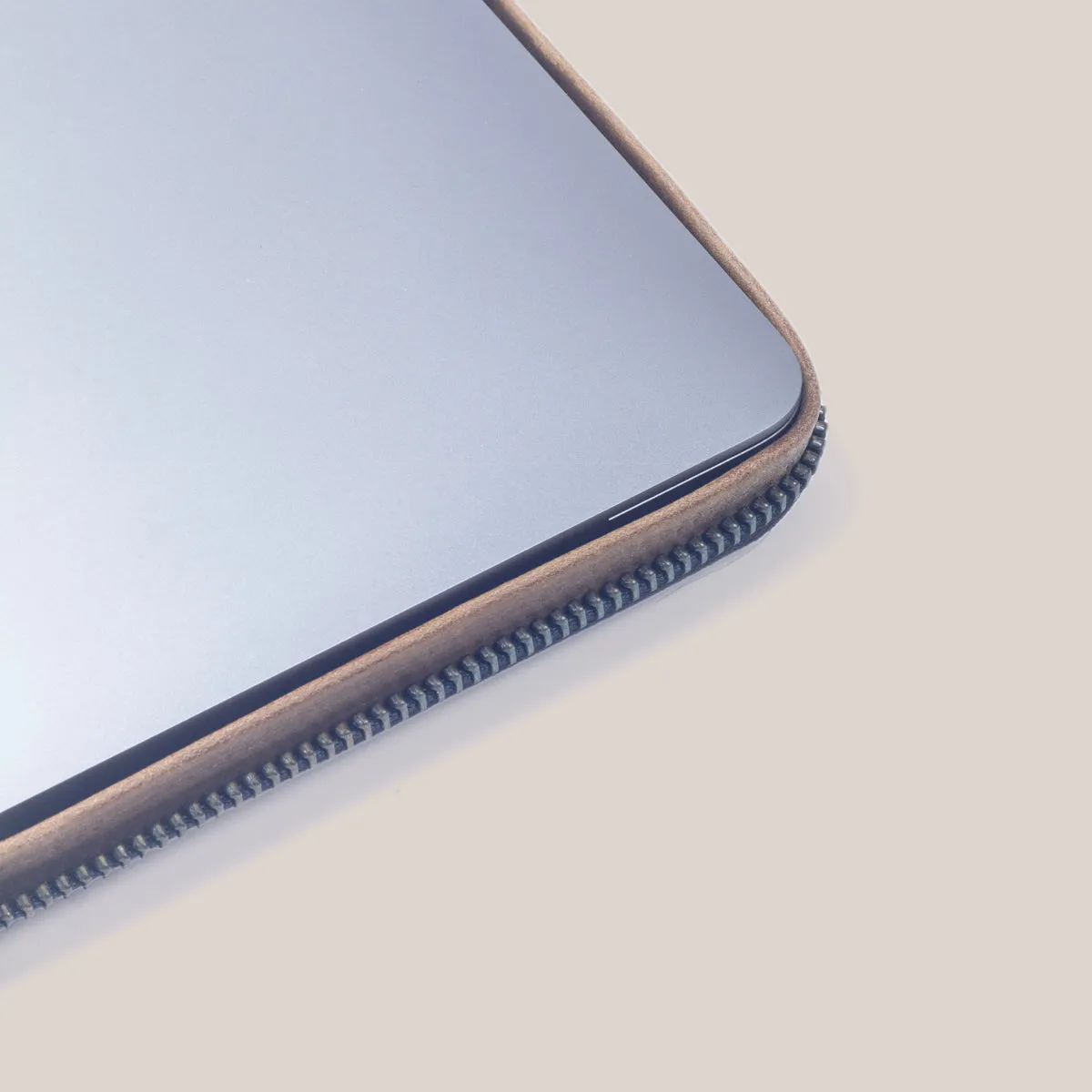 MacBook Pro 13 Zippered Laptop Case - Felt and Tan Crunch