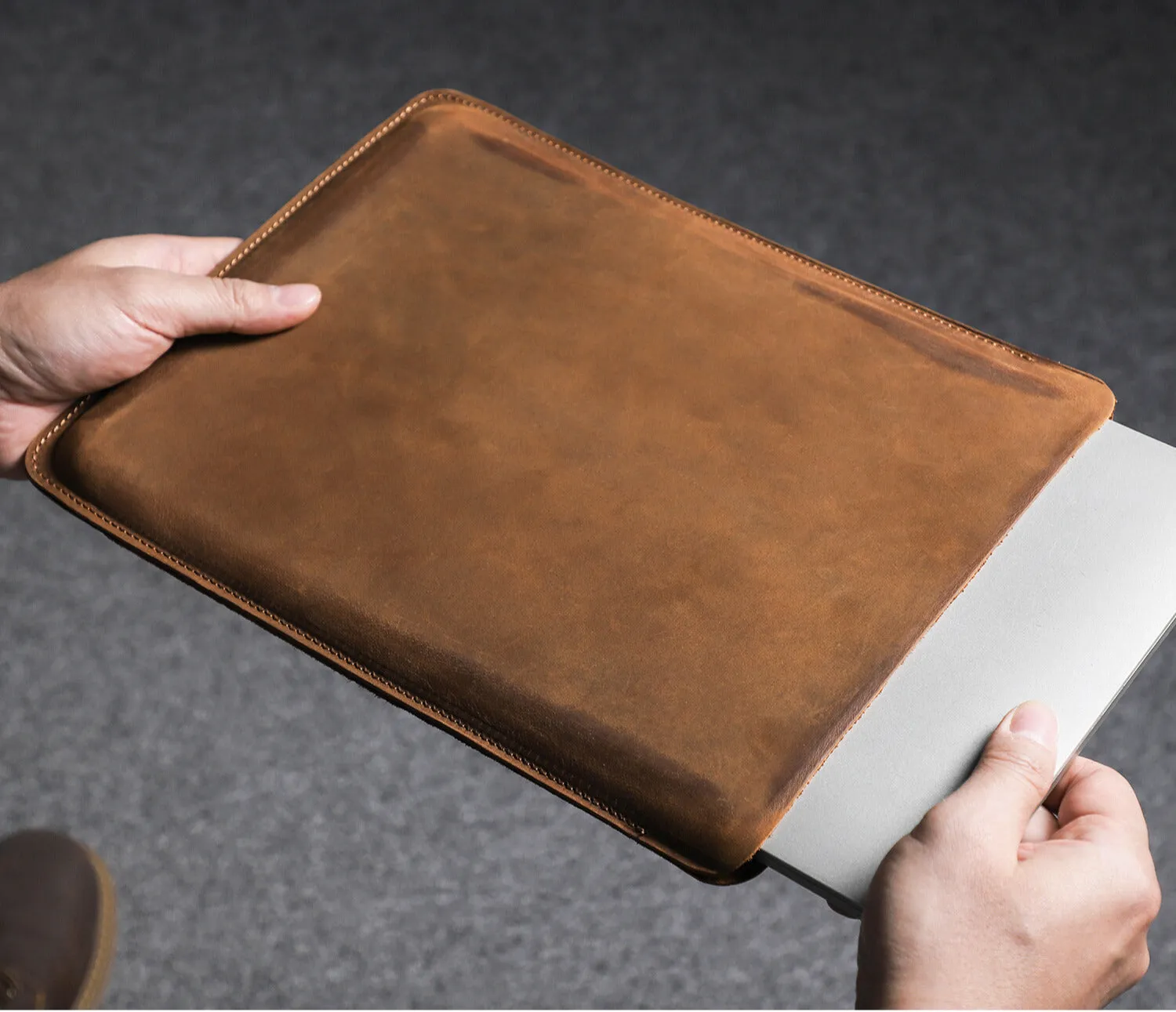 Men's Shockproof Crazy Horse Leather Laptop Sleeve