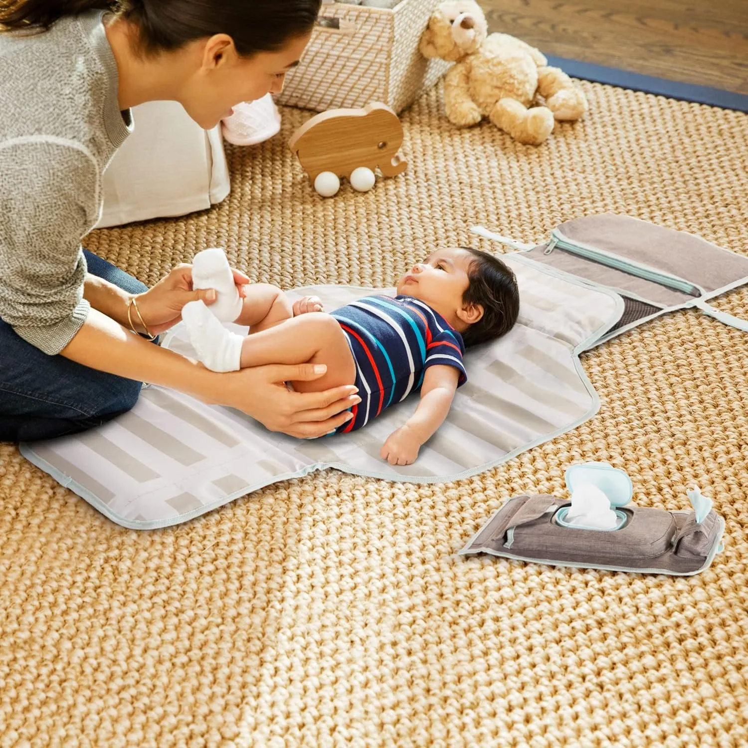 Munchkin Diaper Changing Kit XL with Silver